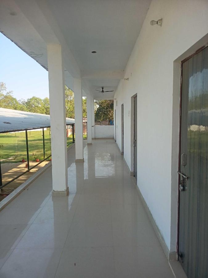 Oyo Hotel Ss Grand Lucknow Exterior photo
